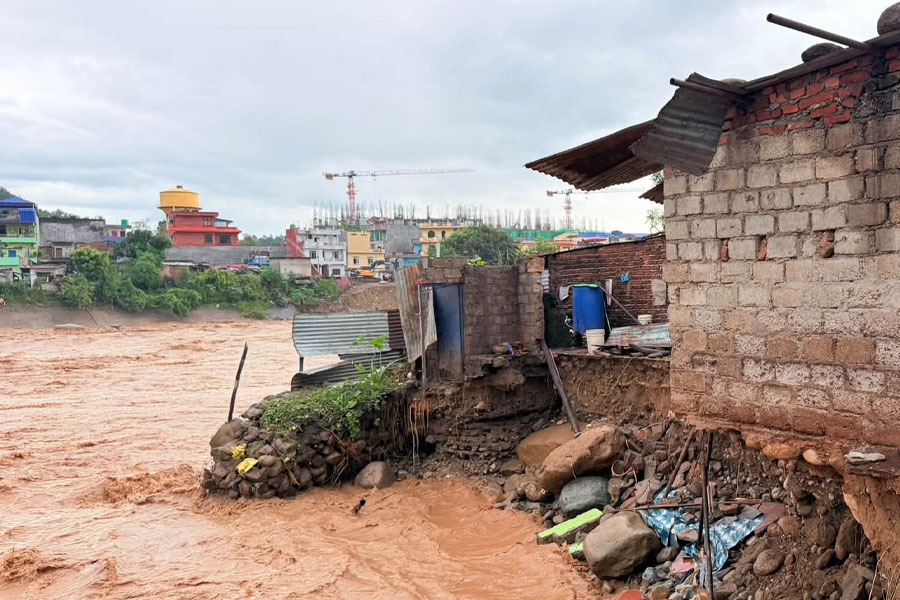 Tinau River sweeps away six houses